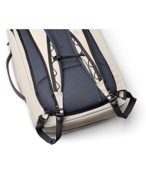 Bellroy(ベルロイ)の「Bellroy-バックパック/リュックサック Lite Travel Pack 38L Ash(バックパック/リュック・メンズ・アッシュ・ONE SIZE)」の8枚目の写真