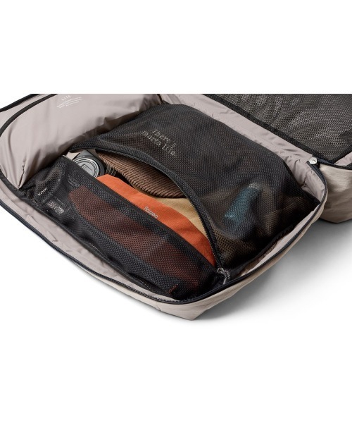 Bellroy(ベルロイ)の「Bellroy-バックパック/リュックサック Lite Travel Pack 38L Ash(バックパック/リュック・メンズ・アッシュ・ONE SIZE)」の6枚目の写真
