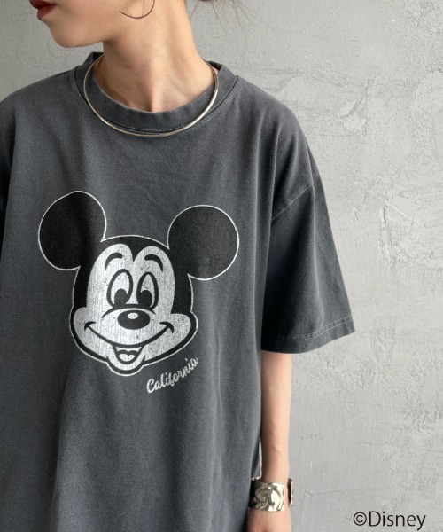 GOOD ROCK SPEED（グッドロックスピード）の「[GOOD ROCK SPEED/グッドロックスピード] 別注 / MICKEY MOUSE / クラックプリントTシャツ / ディズニー（Tシャツ/カットソー・レディース・チャコール・M/XL/L）」の3枚目の写真