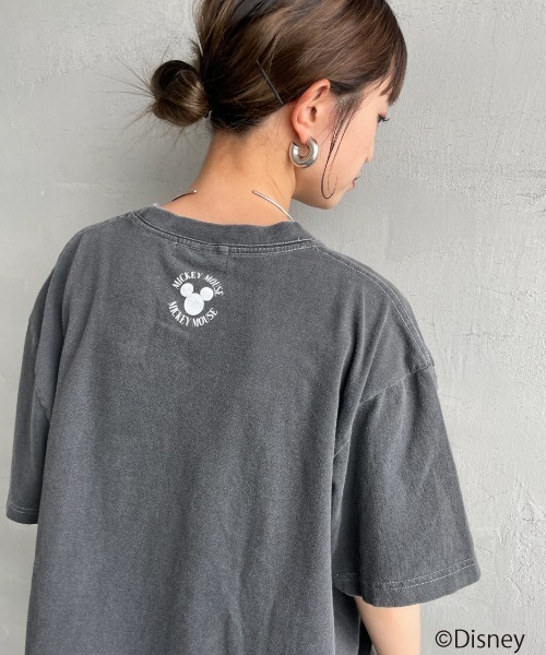 GOOD ROCK SPEED（グッドロックスピード）の「[GOOD ROCK SPEED/グッドロックスピード] 別注 / MICKEY MOUSE / クラックプリントTシャツ / ディズニー（Tシャツ/カットソー・レディース・チャコール・M/XL/L）」の2枚目の写真