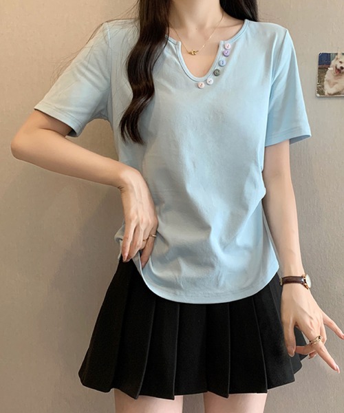 2ly2(トゥーリートゥー)の「カラーボタンVネックトップス / デザインボタン 半袖カットソー(Tシャツ/カットソー・レディース・ブルー/ブラック/イエロー/パープル/ホワイト・FREE)」の22枚目の写真