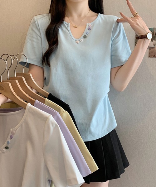 2ly2(トゥーリートゥー)の「カラーボタンVネックトップス / デザインボタン 半袖カットソー(Tシャツ/カットソー・レディース・ブルー/ブラック/イエロー/パープル/ホワイト・FREE)」の17枚目の写真