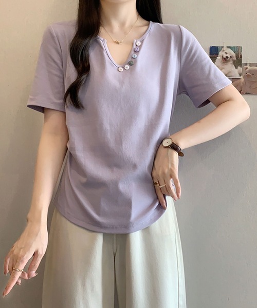 2ly2(トゥーリートゥー)の「カラーボタンVネックトップス / デザインボタン 半袖カットソー(Tシャツ/カットソー・レディース・ブルー/ブラック/イエロー/パープル/ホワイト・FREE)」の16枚目の写真
