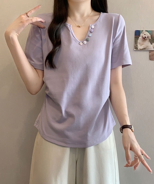 2ly2(トゥーリートゥー)の「カラーボタンVネックトップス / デザインボタン 半袖カットソー(Tシャツ/カットソー・レディース・ブルー/ブラック/イエロー/パープル/ホワイト・FREE)」の15枚目の写真