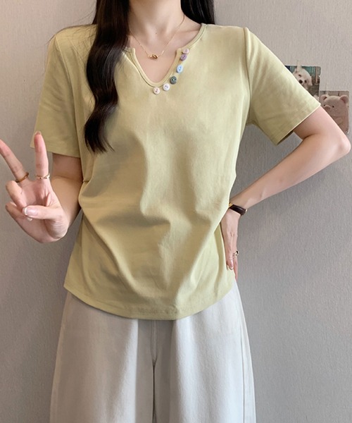 2ly2(トゥーリートゥー)の「カラーボタンVネックトップス / デザインボタン 半袖カットソー(Tシャツ/カットソー・レディース・ブルー/ブラック/イエロー/パープル/ホワイト・FREE)」の11枚目の写真