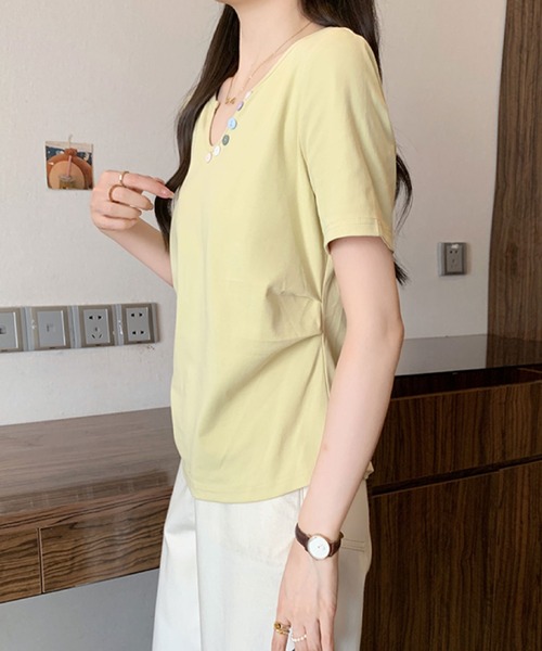 2ly2(トゥーリートゥー)の「カラーボタンVネックトップス / デザインボタン 半袖カットソー(Tシャツ/カットソー・レディース・ブルー/ブラック/イエロー/パープル/ホワイト・FREE)」の8枚目の写真