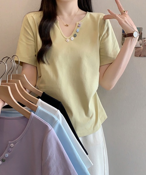 2ly2(トゥーリートゥー)の「カラーボタンVネックトップス / デザインボタン 半袖カットソー(Tシャツ/カットソー・レディース・ブルー/ブラック/イエロー/パープル/ホワイト・FREE)」の6枚目の写真