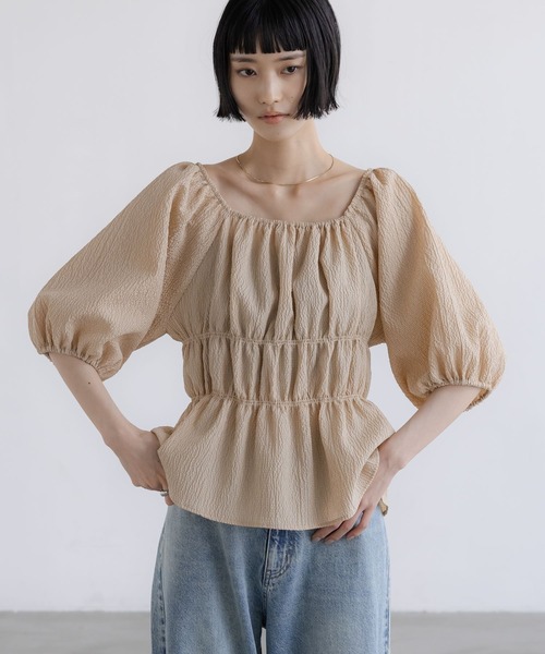 LOWRYS FARM(ローリーズファーム)の「オフショルシャーリングSS 680354(シャツ/ブラウス・レディース・ブルー/グレー/ベージュ・FREE)」の10枚目の写真