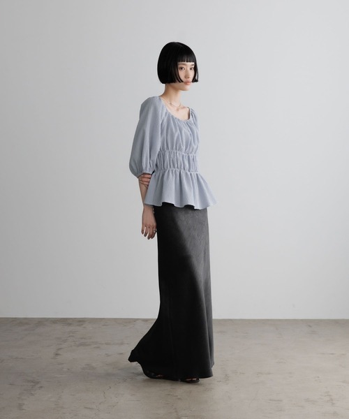 LOWRYS FARM(ローリーズファーム)の「オフショルシャーリングSS 680354(シャツ/ブラウス・レディース・ブルー/グレー/ベージュ・FREE)」の4枚目の写真