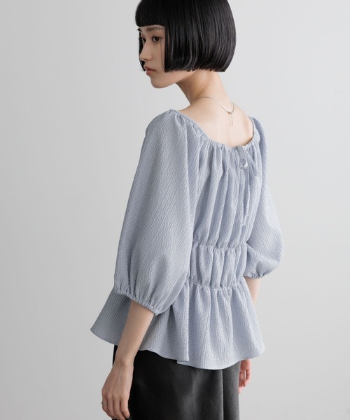 LOWRYS FARM(ローリーズファーム)の「オフショルシャーリングSS 680354(シャツ/ブラウス・レディース・ブルー/グレー/ベージュ・FREE)」の7枚目の写真