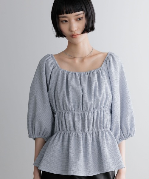 LOWRYS FARM(ローリーズファーム)の「オフショルシャーリングSS 680354(シャツ/ブラウス・レディース・ブルー/グレー/ベージュ・FREE)」の8枚目の写真