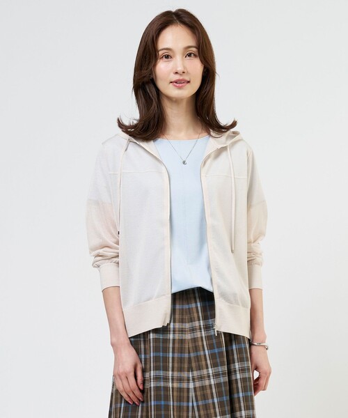 J.PRESS(ジェイプレス)の「【WEB限定カラーあり】SHEER LIGHT KNIT パーカー(パーカー・レディース・ベージュ系/ブラック系/ネイビー系/スカイブルー系/ホワイト系・MEDIUM/LARGE)」の3枚目の写真