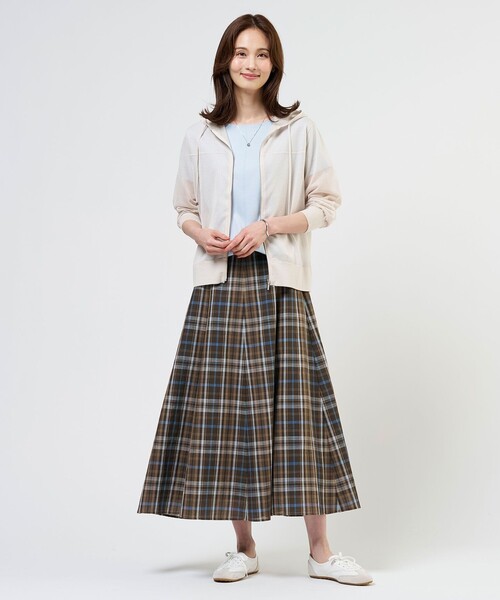 J.PRESS(ジェイプレス)の「【WEB限定カラーあり】SHEER LIGHT KNIT パーカー(パーカー・レディース・ベージュ系/ブラック系/ネイビー系/スカイブルー系/ホワイト系・MEDIUM/LARGE)」の7枚目の写真
