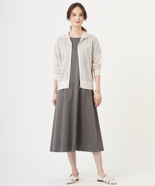 J.PRESS(ジェイプレス)の「【WEB限定カラーあり】SHEER LIGHT KNIT パーカー(パーカー・レディース・ベージュ系/ブラック系/ネイビー系/スカイブルー系/ホワイト系・MEDIUM/LARGE)」の8枚目の写真