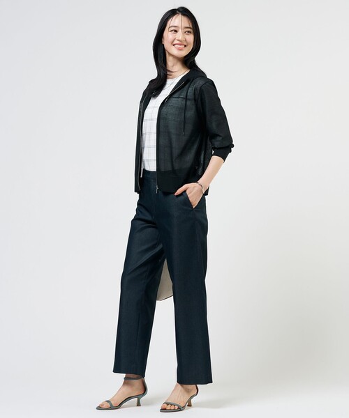 J.PRESS(ジェイプレス)の「【WEB限定カラーあり】SHEER LIGHT KNIT パーカー(パーカー・レディース・ベージュ系/ブラック系/ネイビー系/スカイブルー系/ホワイト系・MEDIUM/LARGE)」の13枚目の写真