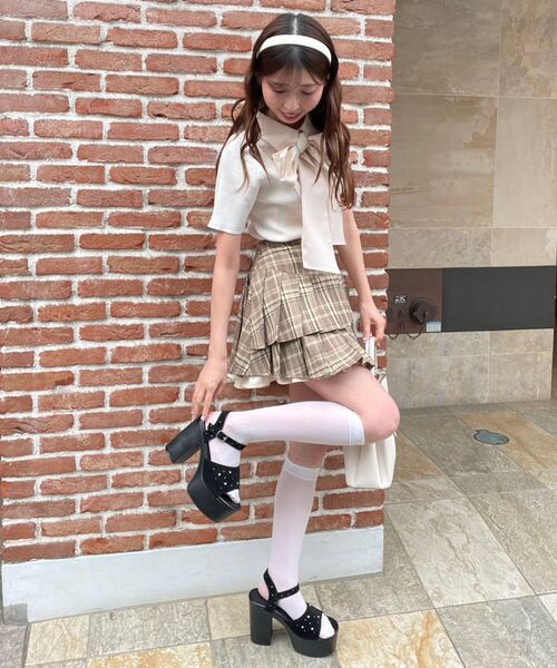 MAJESTIC LEGON(マジェスティックレゴン)の「シャツドッキングリボンタイニット(ニット/セーター・レディース・ブラック/ピンクベージュ/アイボリー/グレー・MEDIUM)」の11枚目の写真