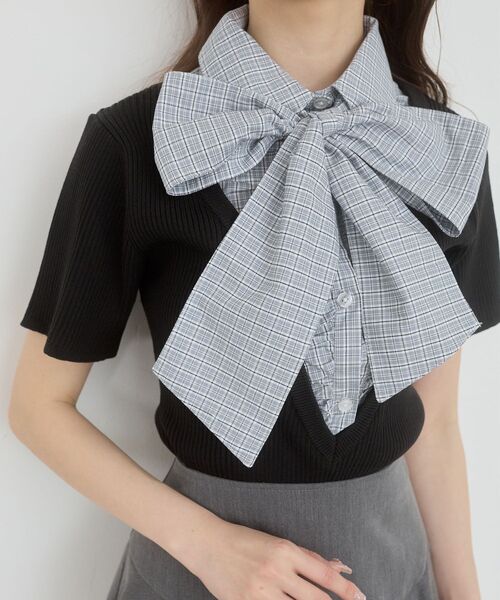 MAJESTIC LEGON(マジェスティックレゴン)の「シャツドッキングリボンタイニット(ニット/セーター・レディース・ブラック/ピンクベージュ/アイボリー/グレー・MEDIUM)」の8枚目の写真