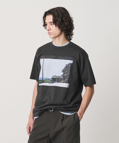 BEAUTY&YOUTH UNITED ARROWS(ビューティーアンドユースユナイテッドアローズ)の「【別注】<EIZIN SUZUKI>DELIVERY VAN プリント Tシャツ(Tシャツ/カットソー・メンズ・ダークグレー・M/L/XL/S)」の1枚目の写真
