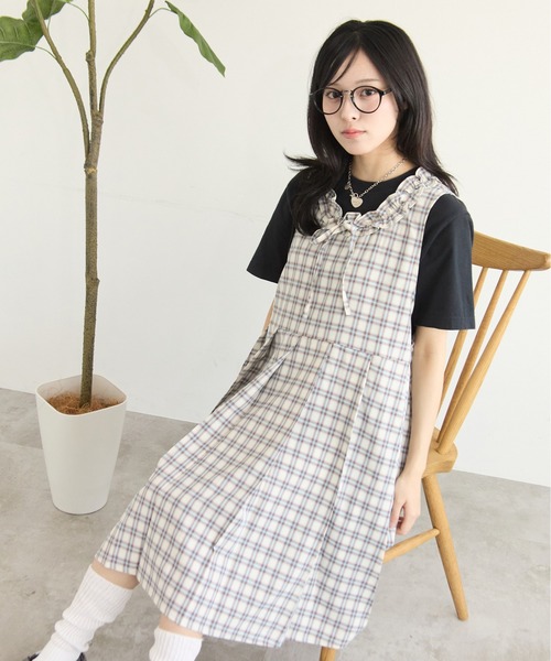 kutir(クティール)の「フリルネックプリーツミディワンピース(ワンピース・レディース・ホワイト/ブラウン/グレー/チャコールグレー/ブラック・FREE)」の13枚目の写真