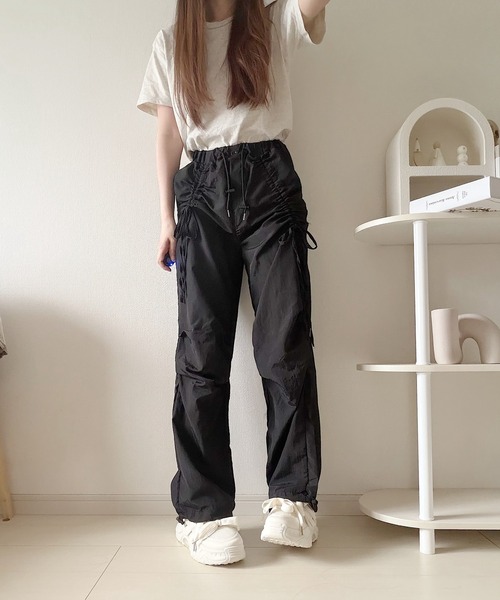 Nana(ナナ)の「サイドシャーリングパンツ(その他パンツ・レディース・グレー/ブラック・FREE)」の4枚目の写真