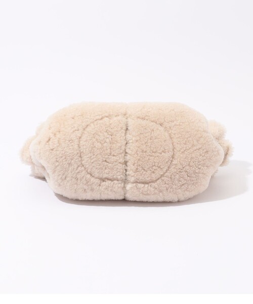 HEREU（ヘリュー）の「HEREU Arta Mini Curly Shearling ムートンバッグ（ハンドバッグ・レディース・ライトグレー・FREE）」の5枚目の写真