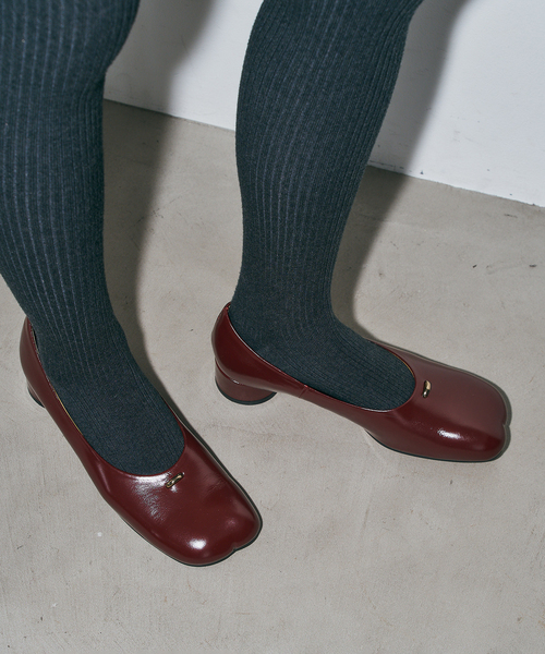 GRISE(グリーズ)の「《追加 / WEB+一部店舗限定》GRISE3cmレザーCURVYバレリーナ(バレエシューズ・レディース・ブラック/レッド/シルバー・25.5cm/22cm/22.5cm/23cm/23.5cm/24cm/24.5cm/25cm)」の2枚目の写真