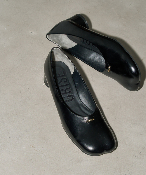 GRISE(グリーズ)の「《追加 / WEB+一部店舗限定》GRISE3cmレザーCURVYバレリーナ(バレエシューズ・レディース・ブラック/レッド/シルバー・25.5cm/22cm/22.5cm/23cm/23.5cm/24cm/24.5cm/25cm)」の4枚目の写真