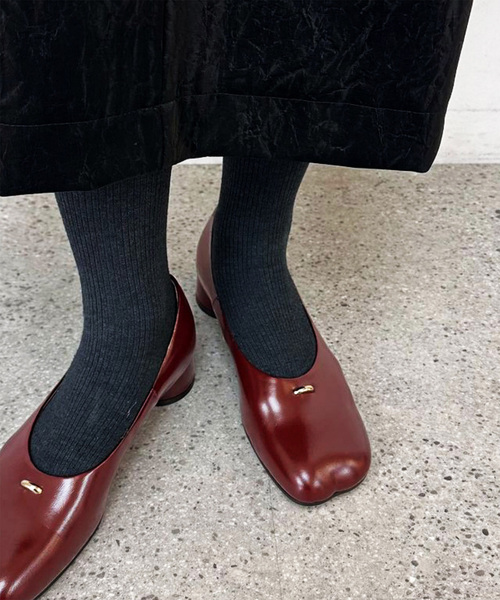 GRISE(グリーズ)の「《追加 / WEB+一部店舗限定》GRISE3cmレザーCURVYバレリーナ(バレエシューズ・レディース・ブラック/レッド/シルバー・25.5cm/22cm/22.5cm/23cm/23.5cm/24cm/24.5cm/25cm)」の8枚目の写真