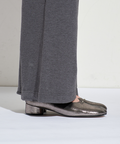 GRISE(グリーズ)の「《追加 / WEB+一部店舗限定》GRISE3cmレザーCURVYバレリーナ(バレエシューズ・レディース・ブラック/レッド/シルバー・25.5cm/22cm/22.5cm/23cm/23.5cm/24cm/24.5cm/25cm)」の17枚目の写真