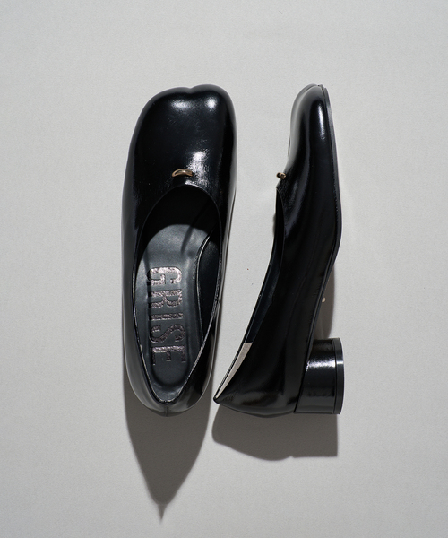 GRISE(グリーズ)の「《追加 / WEB+一部店舗限定》GRISE3cmレザーCURVYバレリーナ(バレエシューズ・レディース・ブラック/レッド/シルバー・25.5cm/22cm/22.5cm/23cm/23.5cm/24cm/24.5cm/25cm)」の18枚目の写真
