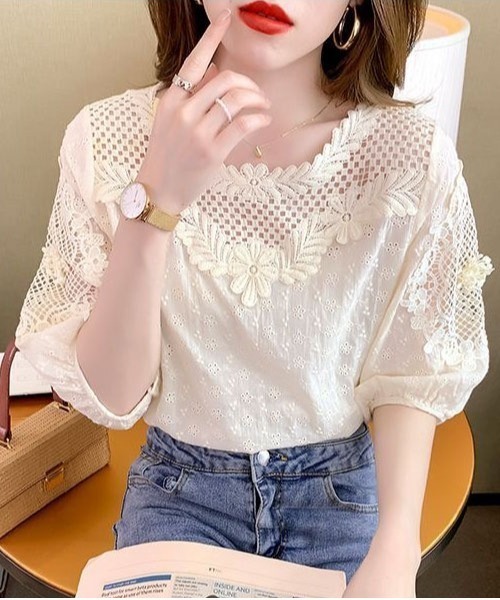 &soiree(アンドソワレ)の「レース切り替えフラワーモチーフ半袖ブラウス(シャツ/ブラウス・レディース・オフホワイト・X-LARGE/LARGE/MEDIUM)」の4枚目の写真