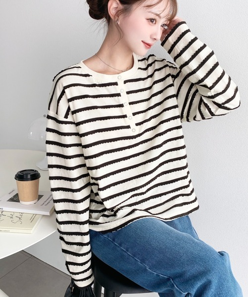 moment+(モーメントプラス)の「フリルボーダー長袖ヘンリーネックプルオーバー(Tシャツ/カットソー・レディース・ブラック/オフホワイト/グレー・M)」の5枚目の写真
