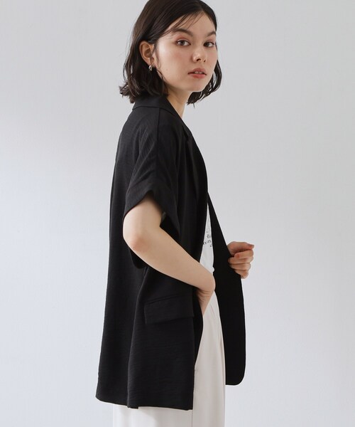 THE SHOP TK (ザ ショップ ティーケー )の「【ひんやり/吸水速乾/UV/防しわ】ON/OFFどちらにも 軽やか半袖ジャケット(テーラードジャケット・レディース・ブラック/ダークブラウン/サンドベージュ・12/13)」の22枚目の写真