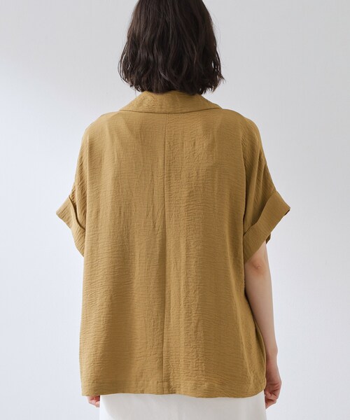 THE SHOP TK (ザ ショップ ティーケー )の「【ひんやり/吸水速乾/UV/防しわ】ON/OFFどちらにも 軽やか半袖ジャケット(テーラードジャケット・レディース・ブラック/ダークブラウン/サンドベージュ・12/13)」の13枚目の写真
