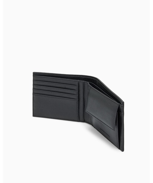 EMPORIO ARMANI(エンポリオアルマーニ)の「<オンライン限定>【エンポリオ アルマーニ】ロゴ型押し レザー二つ折り財布 コインポケット付き(財布・メンズ・ブラック・FREE)」の9枚目の写真