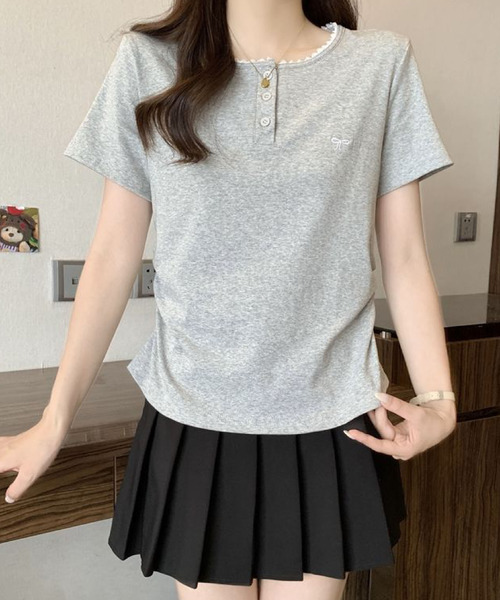 2ly2(トゥーリートゥー)の「配色メロウ リボン刺繍ヘンリーネックTシャツ(Tシャツ/カットソー・レディース・グレー/ブラック・FREE)」の16枚目の写真