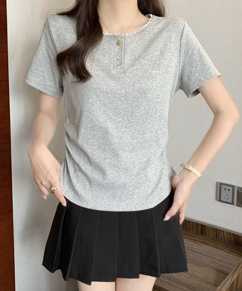 2ly2(トゥーリートゥー)の「配色メロウ リボン刺繍ヘンリーネックTシャツ(Tシャツ/カットソー・レディース・グレー/ブラック・FREE)」の17枚目の写真