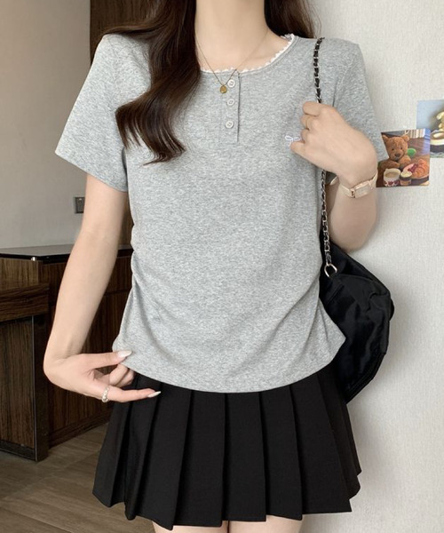 2ly2(トゥーリートゥー)の「配色メロウ リボン刺繍ヘンリーネックTシャツ(Tシャツ/カットソー・レディース・グレー/ブラック・FREE)」の18枚目の写真