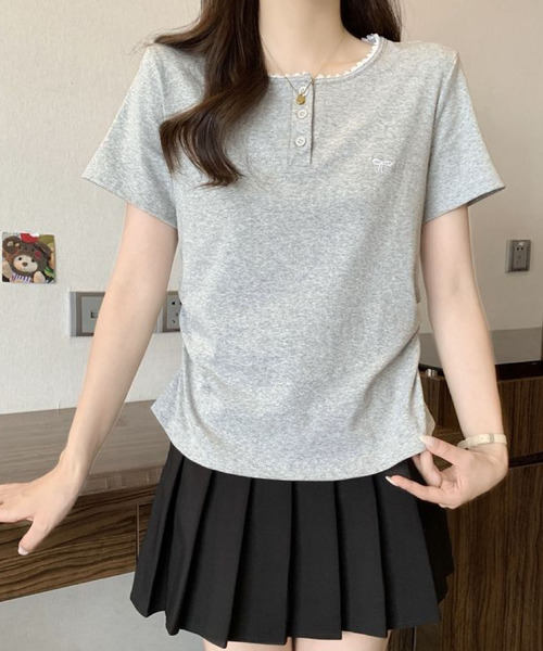 2ly2(トゥーリートゥー)の「配色メロウ リボン刺繍ヘンリーネックTシャツ(Tシャツ/カットソー・レディース・グレー/ブラック・FREE)」の9枚目の写真