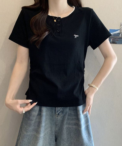 2ly2(トゥーリートゥー)の「配色メロウ リボン刺繍ヘンリーネックTシャツ(Tシャツ/カットソー・レディース・グレー/ブラック・FREE)」の15枚目の写真