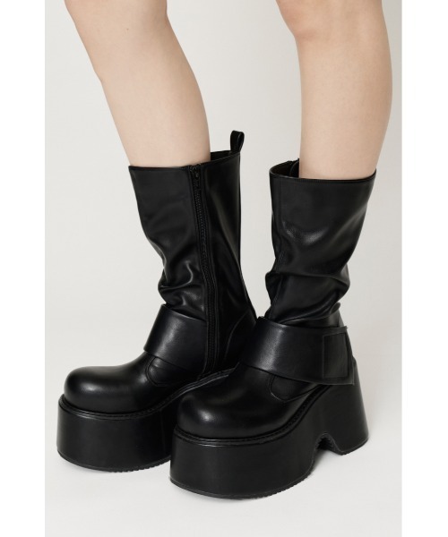 SLY(スライ)の「THICK BELT PLATFORM BOOTS シックベルトプラットフォームブーツ 秋服 冬服(ブーツ・レディース・ブラック/ブラウン・LARGE/MEDIUM/SMALL)」の1枚目の写真