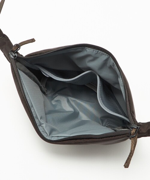THE NORTH FACE(ザノースフェイス)の「【WEB限定】<THE NORTH FACE>カペラ 2(2L)(ショルダーバッグ・レディース・ブラック/ダークブラウン・FREE)」の15枚目の写真
