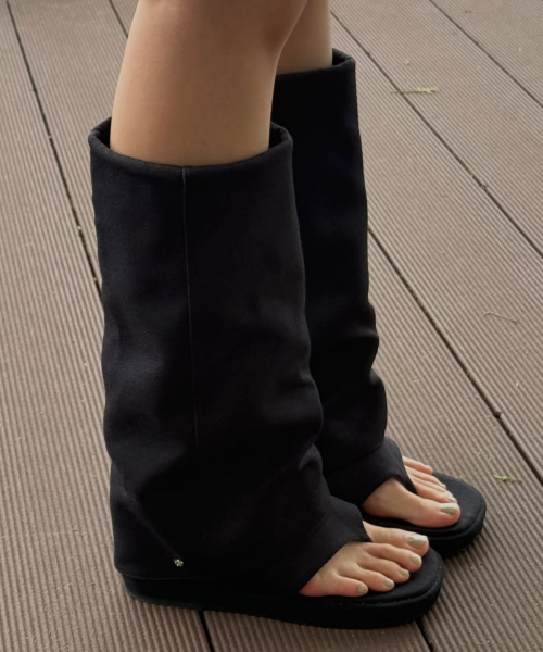 DIFFERSHOE（ディファーシュー）の「ノアール ロングブーツ 6.5CM [リネン ブラック]（ブーツ・レディース・ブラック・22cm/22.5cm/23cm/23.5cm/24cm/24.5cm/25cm）」の4枚目の写真