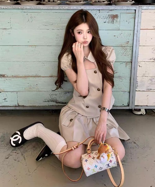 FAVORITO(ファヴォリート)の「ダブルブレストトップスショートスカートセットアップ(セットアップ・レディース・ベージュ・S/M/L)」の2枚目の写真