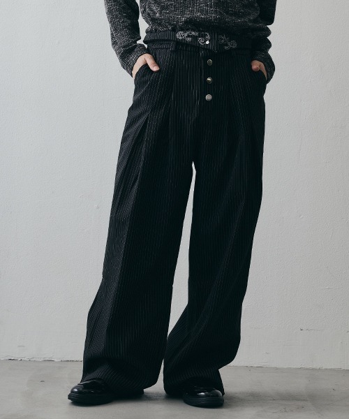 Shoowtime(ショウタイム)の「Layered High-Waisted Pinstripe Wide-Leg Slacks / レイヤードハイウエスト ピンストライプワイドスラックス(スラックス・メンズ・グレー/ブラック・X-LARGE/LARGE/MEDIUM)」の18枚目の写真