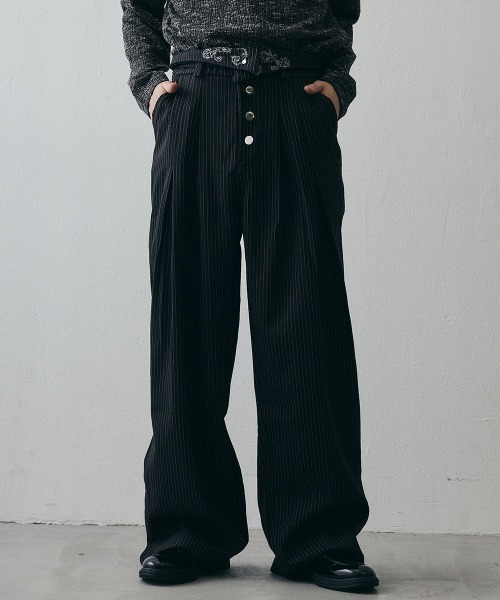 Shoowtime(ショウタイム)の「Layered High-Waisted Pinstripe Wide-Leg Slacks / レイヤードハイウエスト ピンストライプワイドスラックス(スラックス・メンズ・グレー/ブラック・X-LARGE/LARGE/MEDIUM)」の21枚目の写真
