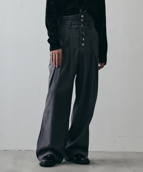 Shoowtime(ショウタイム)の「Layered High-Waisted Pinstripe Wide-Leg Slacks / レイヤードハイウエスト ピンストライプワイドスラックス(スラックス・メンズ・グレー/ブラック・X-LARGE/LARGE/MEDIUM)」の4枚目の写真