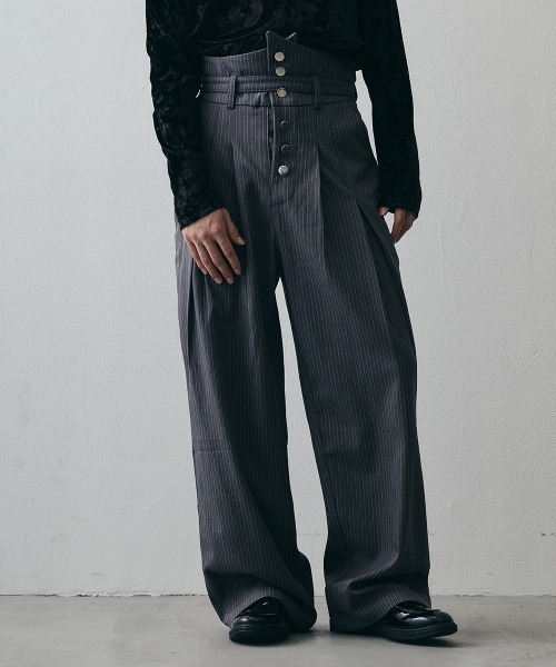 Shoowtime(ショウタイム)の「Layered High-Waisted Pinstripe Wide-Leg Slacks / レイヤードハイウエスト ピンストライプワイドスラックス(スラックス・メンズ・グレー/ブラック・X-LARGE/LARGE/MEDIUM)」の6枚目の写真