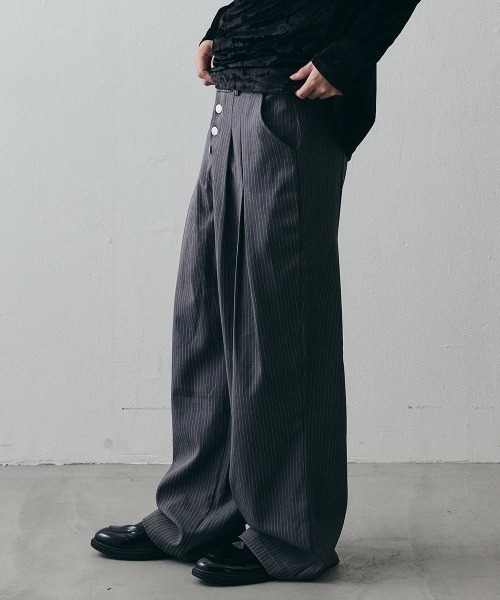 Shoowtime(ショウタイム)の「Layered High-Waisted Pinstripe Wide-Leg Slacks / レイヤードハイウエスト ピンストライプワイドスラックス(スラックス・メンズ・グレー/ブラック・X-LARGE/LARGE/MEDIUM)」の12枚目の写真