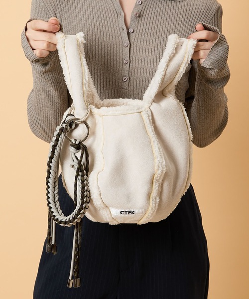 CONTROL FREAK / CTFK(コントロールフリーク)の「CONTROL FREAK / CTFK(コントロールフリーク)ムートンボールバッグ(ショルダーバッグ・レディース・ブラック/アイボリー/オレンジ/サックスブルー・FREE)」の8枚目の写真